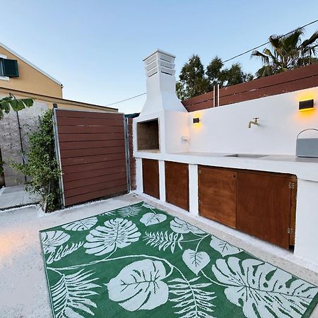 Burnelia Vacation House Лефкими Екстериор снимка