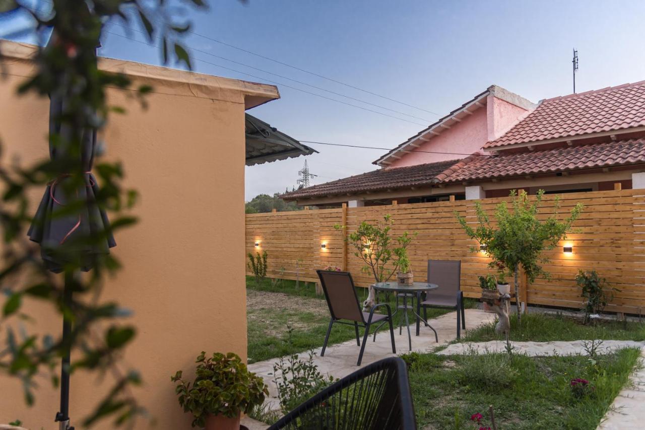 Burnelia Vacation House Лефкими Екстериор снимка