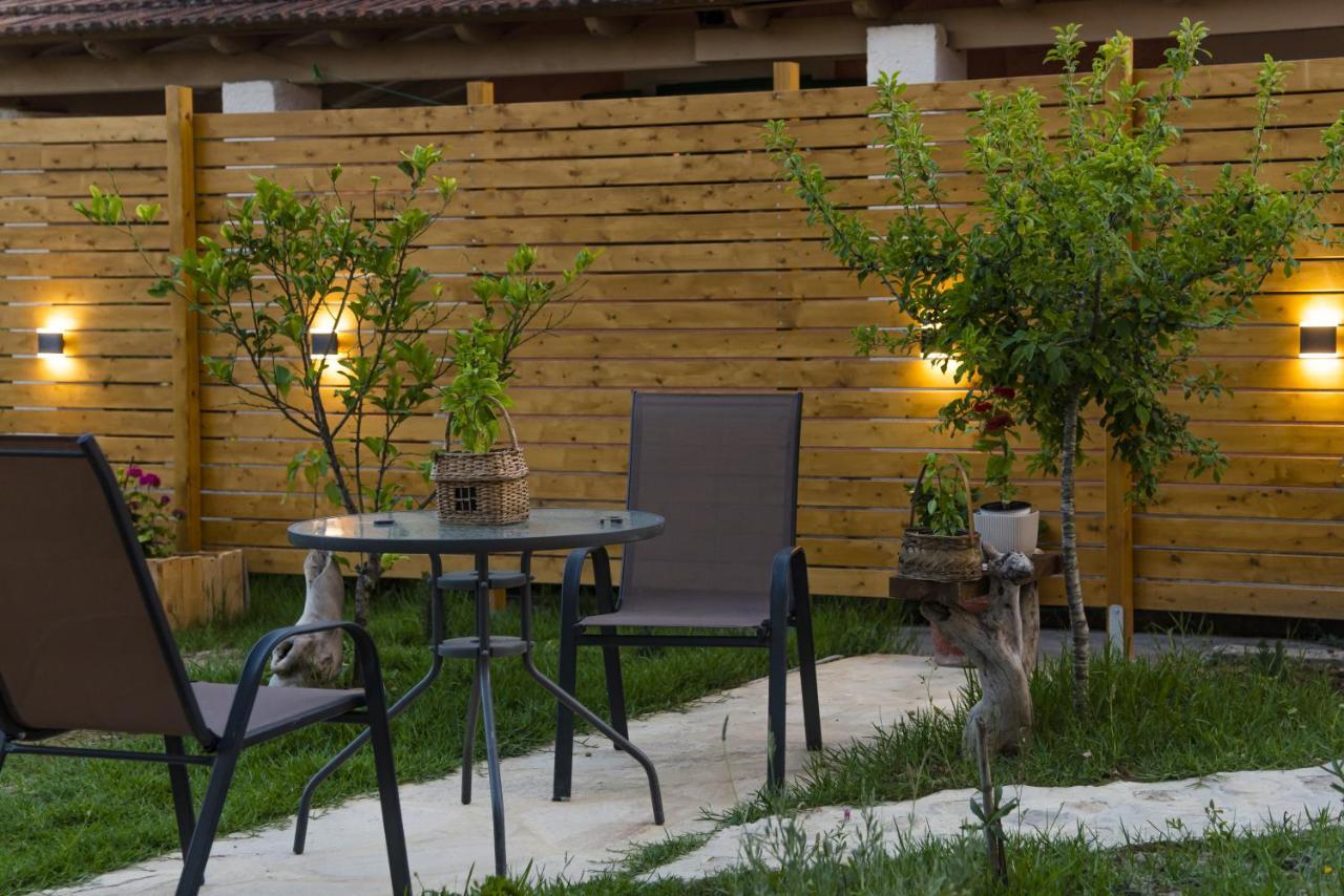 Burnelia Vacation House Лефкими Екстериор снимка