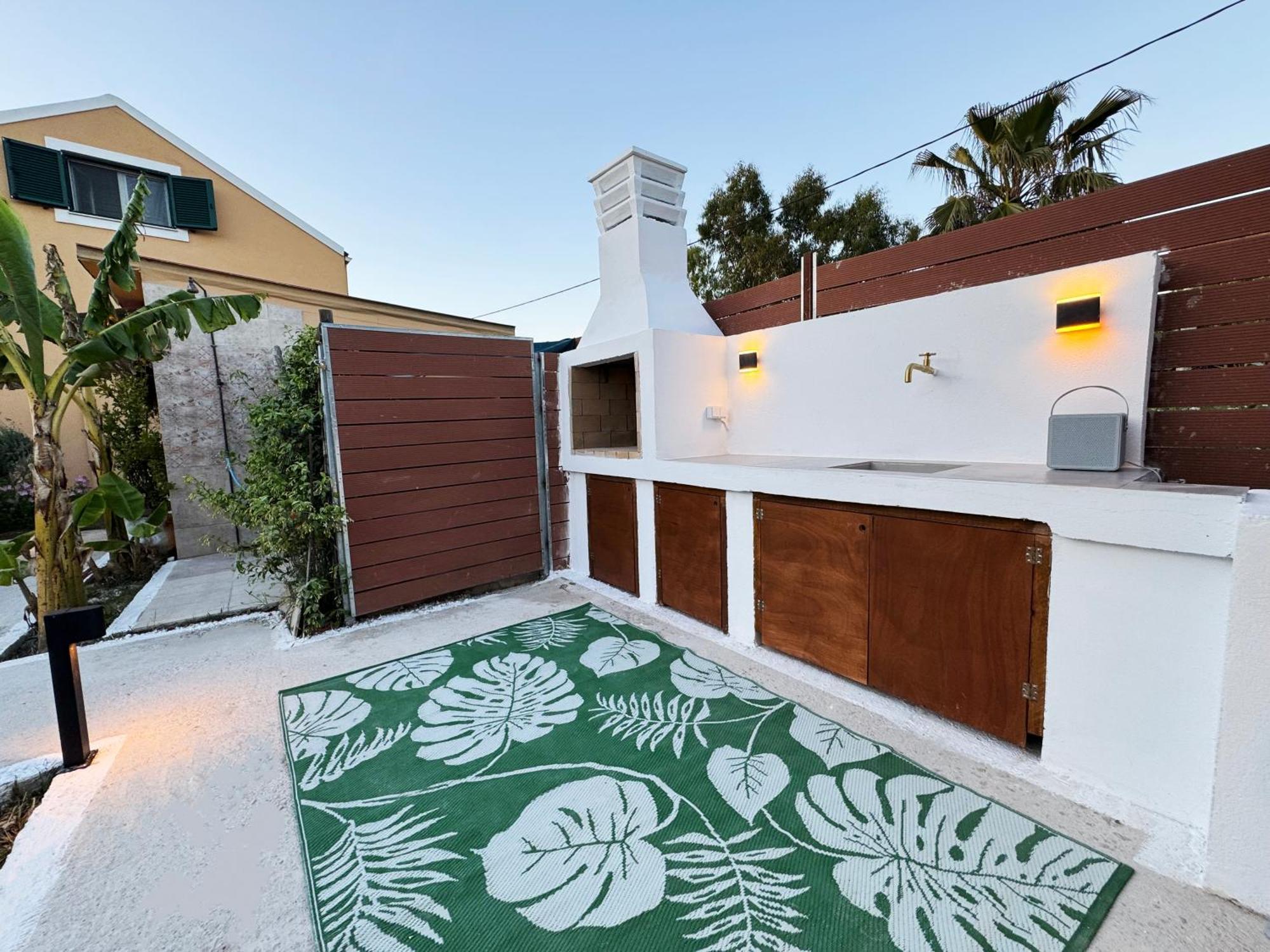 Burnelia Vacation House Лефкими Екстериор снимка